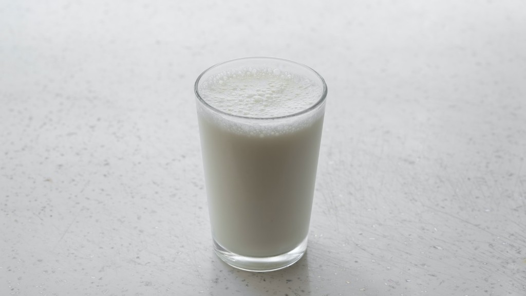 Як зробити половину з сирого молока